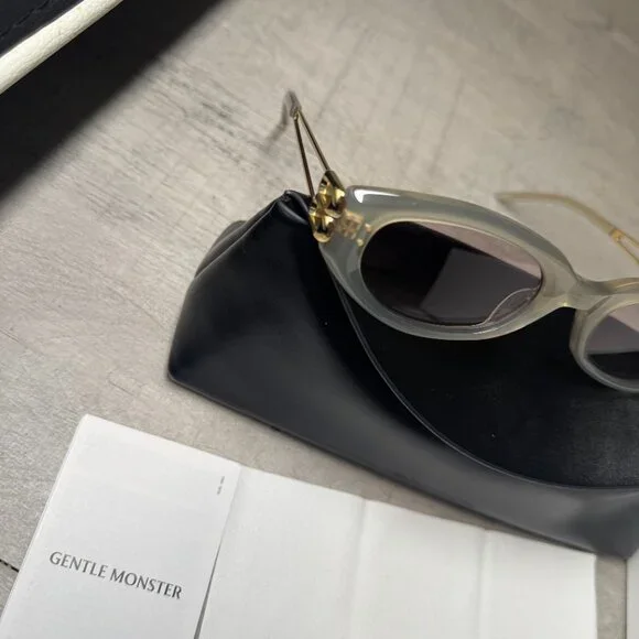 Gentle Monster Creamy Clear Sunglasses Gold Detail Trendy - Picture 4 of 13